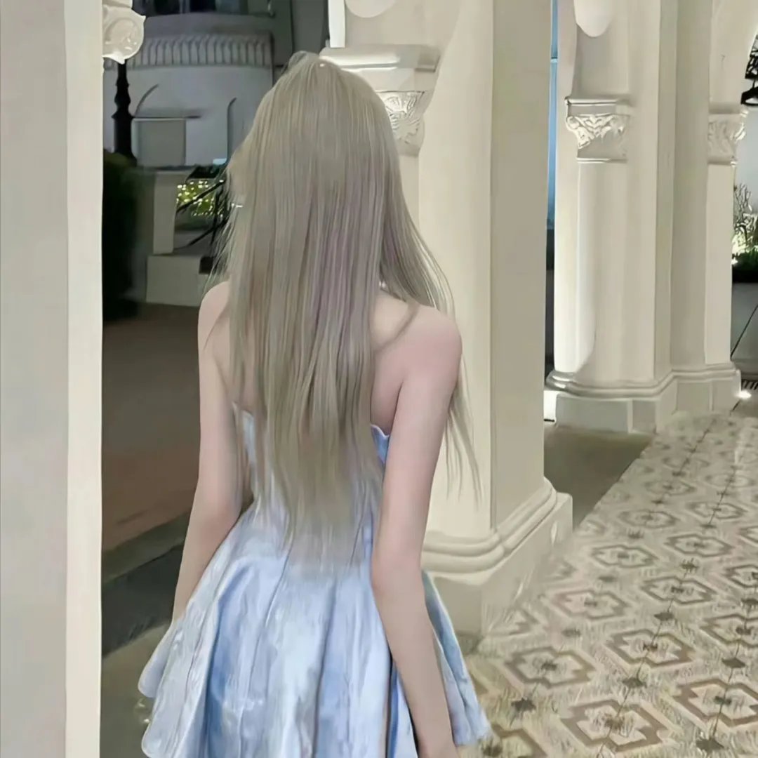 踉跄的女孩